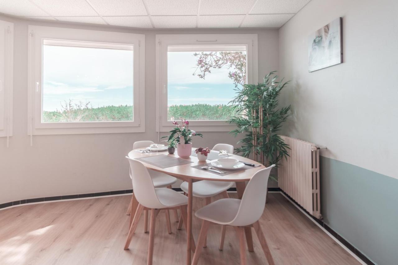 Meuble Tourisme 4*, Les Pieds Dans L'Eau, Villa Las Palmeras 라론드레모레 외부 사진