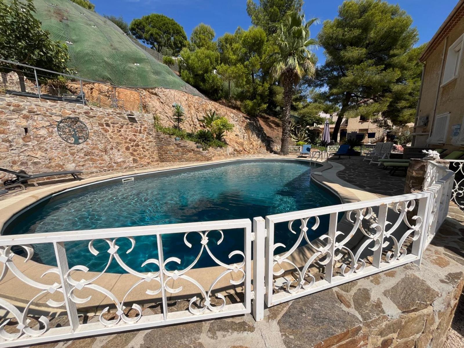Meuble Tourisme 4*, Les Pieds Dans L'Eau, Villa Las Palmeras 라론드레모레 외부 사진