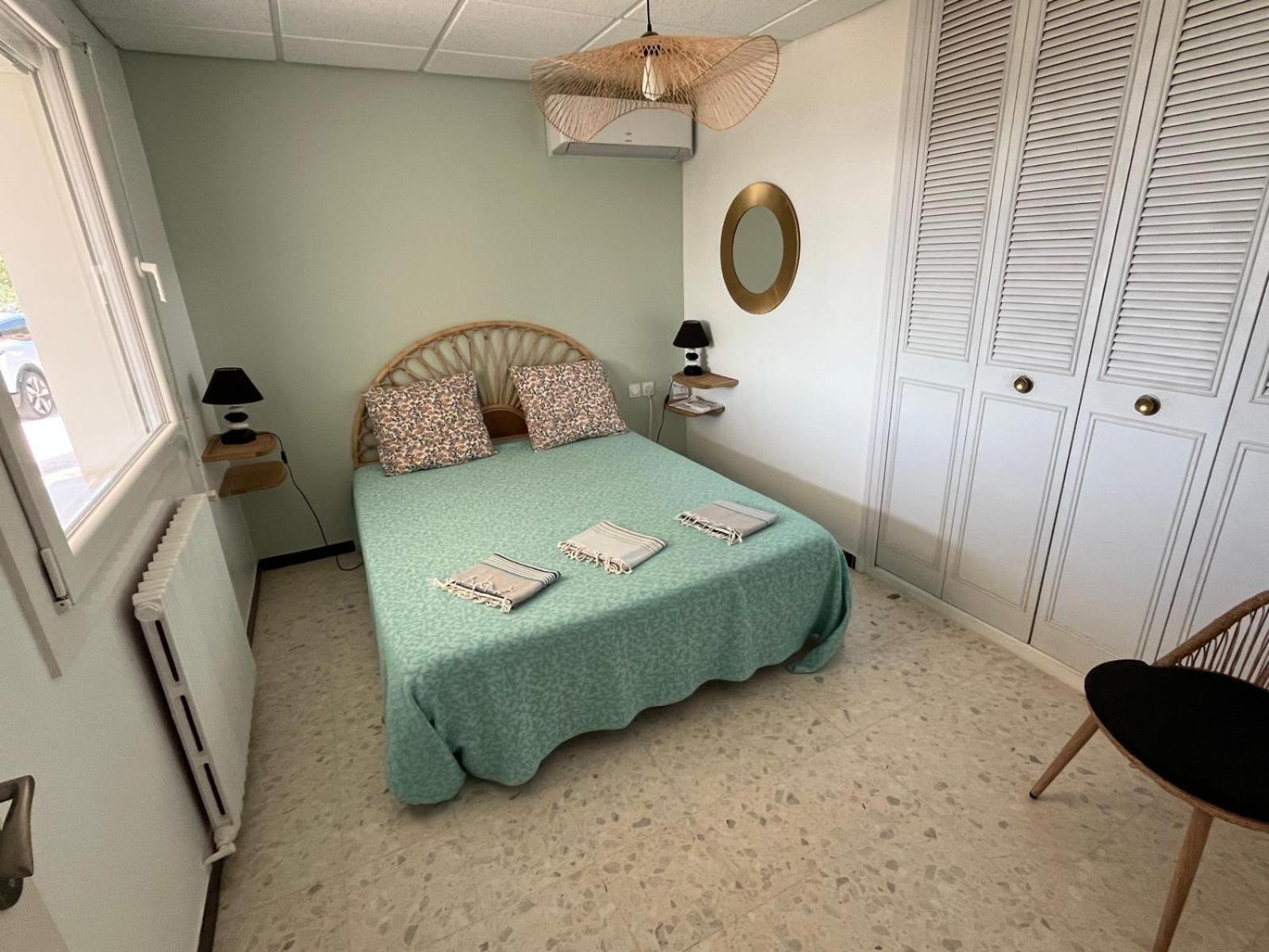 Meuble Tourisme 4*, Les Pieds Dans L'Eau, Villa Las Palmeras 라론드레모레 외부 사진
